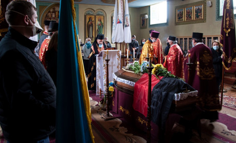 Таки схилилась «Тополя» під важким тягарем літ: у Чорткові попрощалися з легендарною Марією Штепою 