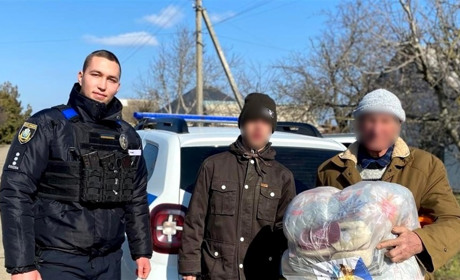 Поліцейські привезли гумдопомогу жителям декупованих населених пунктів Херсонщини