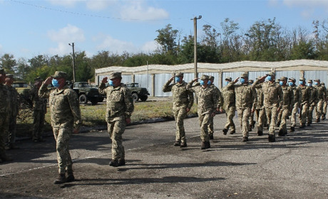 Накануне дня защитника Украины бойцы мирненской части вернулись в Мелитополь из зоны ООС