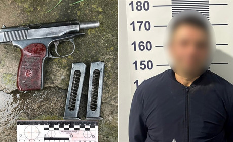 У Славуті поліцейські затримали озброєного чоловіка