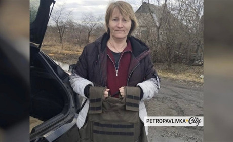 Ірина Коляса передала бронежилет сина на фронт