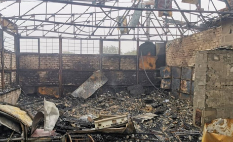 На Звягельщині згорів магазин — вогонь знищив все майно, перекриття будівлі та покрівлю