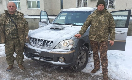 Подарунок до Дня Святого Миколая: ще одне авто від Нетішинської громади вирушить на передову