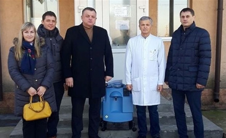 Сільська амбулаторія на Сарнещині отримала кисневий концентратор із США