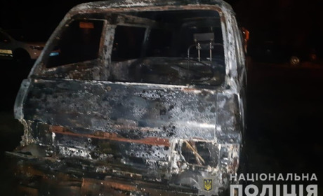У жителя Маяк вночі загорілися одразу три його автомобілі: попередня версія – підпал