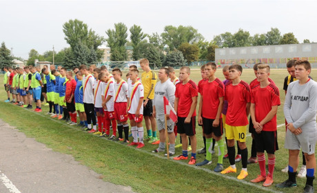 У Сватовому відбувся щорічний турнір з футболу пам’яті відомого місцевого футболіста Бориса Голле