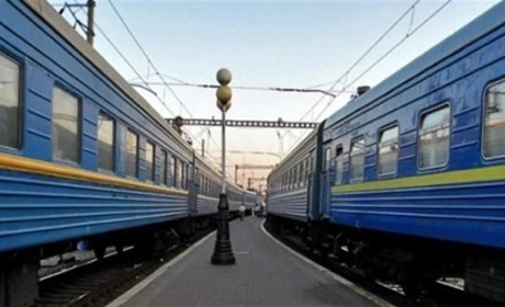 Відсьогодні скасовані приміські поїзди. Які саме?