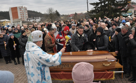 У день свого 30-річчя додому «на щиті» повернувся воїн із Заводського, дружині у березні народжувати