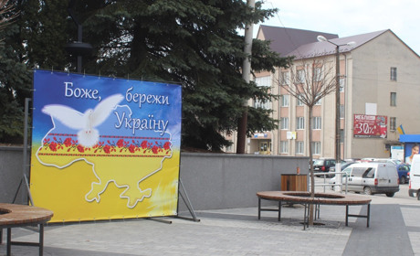 Новий банер на площі Героїв Майдану