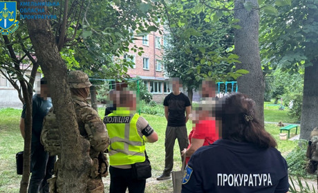 На Хмельниччині затримали чоловіків, які вимагали повернути неіснуючий борг