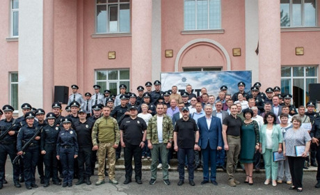 В рамках проекту «Поліцейський офіцер громади» три громади Білопільщини отримали нові авто