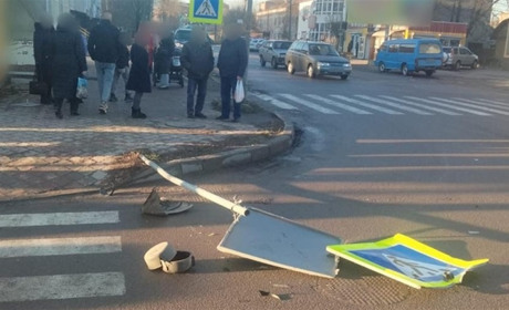 Слідчі встановлюють обставини аварії, у якій травмувалась 31-річна жінка-пішохід
