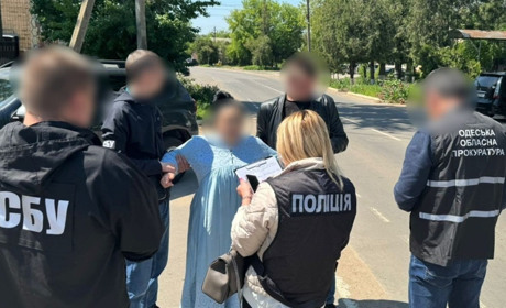 Поліція спіймала працівницю суду на Одещині, яка намагалася отримати хабар від підсудного