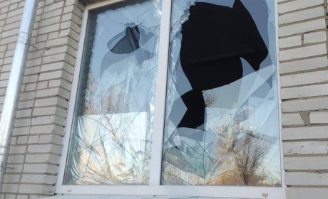 Через російські обстріли вибиті вікна у адмінбудівлі і ще 6 приватних будинках на Сумщині