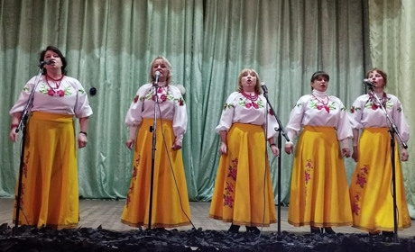 Благодійний концерт-ярмарок в селі Гармаки: Волонтери зібрали кошти на рації для військових
