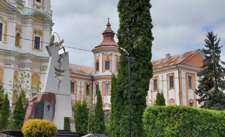 Десять ліхтарів встановили у центрі Кременця 