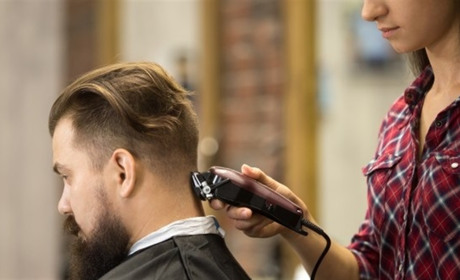 Скільки у Сватовому коштує чоловіча стрижка