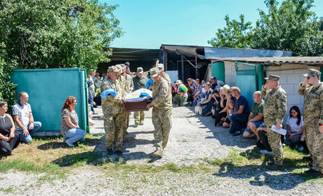 Він залишив порожнечу, яку нічим не заповнити - у Кагарлику прощалися із воїном Олександром Ряськом