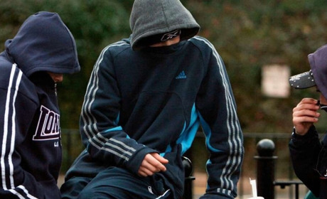 На Житомирщині група підлітків побили на вулиці перехожу 14-річну дівчину