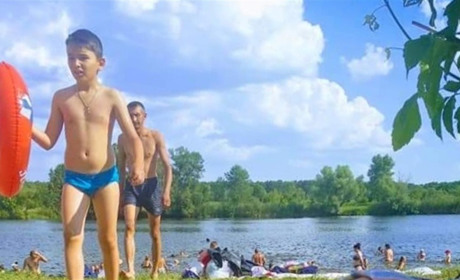 В Краснограді "зацвіла" Берестова: що виявили в пробах води з річки? Відповідь спеціалістів