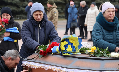 Після двох років невідомості у Південноукраїнську попрощалися з воїном Ігорем Кіріленком