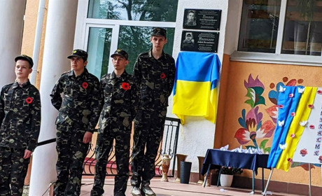 У Самчиках відкрили меморіальну дошку на честь загиблого 20-річного воїна-випускника