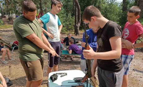«Кузня патріотів» таборується на воронківському озері – це чергове випробування для дітей регіону