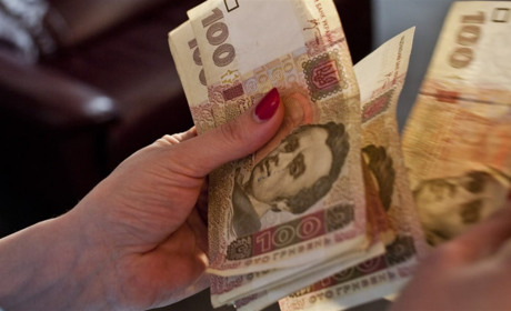 Де у Бердянську найвигідніше переводити у готівку гроші з карт українських банків?