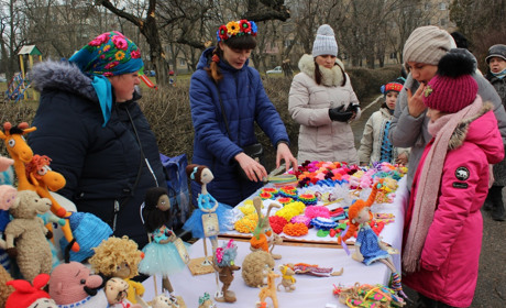 Весну провожали и детям помогали