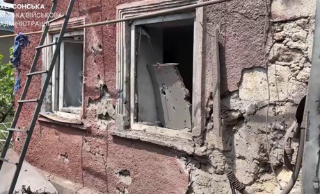 На Херсонщині армія рф завдала ударів по житлових кварталах, критичній та соціальній інфраструктурі