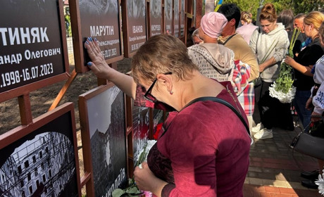 У Біляївці відкрили Стелу, присвячену пам’яті загиблих воїнів України - героям Біляївської громади