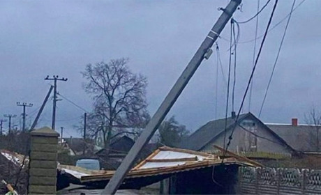На Хмельниччині через негоду майже пів сотні населених пунктів відключено від енергомережі