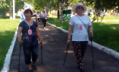 Троїчани поважного віку розпочали заняття зі скандинавської ходьби