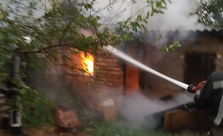 У Ржищеві вогонь знищив сарай та майно