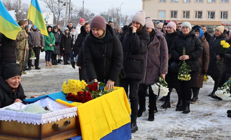 У Сарнах попрощалися з головним сержантом Миколою Власюком