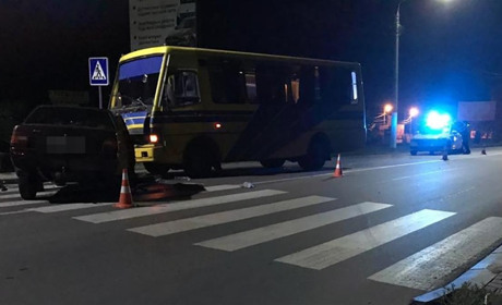 В Мелитополе на Интеркультурной улице «ЗАЗ» ударил «БАЗ»: есть пострадавшие