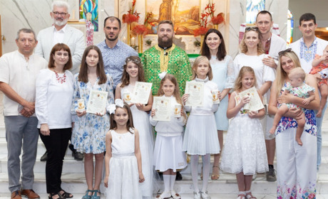 Урочисте Святе Причастя для дітей уперше відбулося в українській громаді ОАЕ