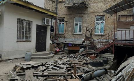 Російські терористи обстріляли з артилерії житлові квартали Херсона: постраждали двоє людей