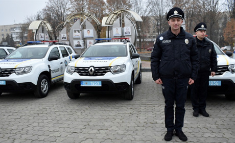 Ключі від 2-х нових поліцейських автомобілів отримали офіцери Жмеринської та Станіславчицької громад