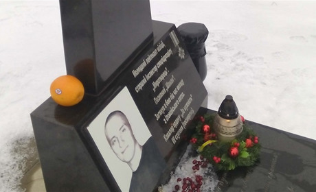 У Херсоні напередодні нового 2022 року невідомі зірвали прапори на могилах загиблих Воїнів