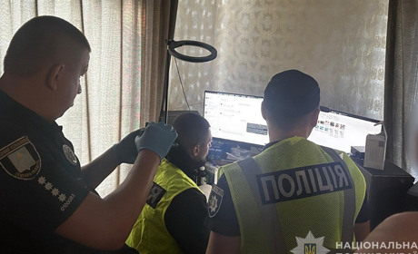 Глухівські поліцейські викрили чоловіка, який зберігав дитячу порнографію