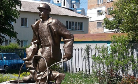 Як у Фастові з'явився пам'ятник сантехніку - розповів автор скульптури
