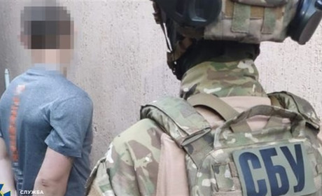 На Житомирщині викрили трьох "чорних зброярів", які намагались продати криміналітету трофейну зброю