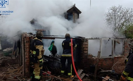 За сьогодні через ворожі обстріли на Херсонщині спалахнуло дві пожежі, — ДСНС