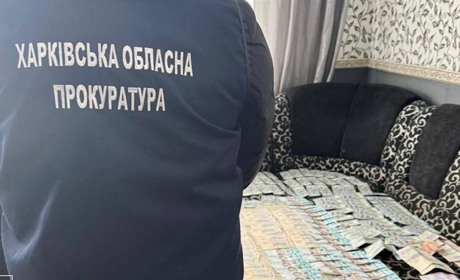 Пів мільйона під час обшуків — лікарку з Берестинського району підозрюють у «продажі інвалідності»