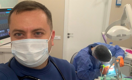 Медик з Буковини отримав поранення в Охмадиті, але продовжував операцію, щоб врятувати дитину