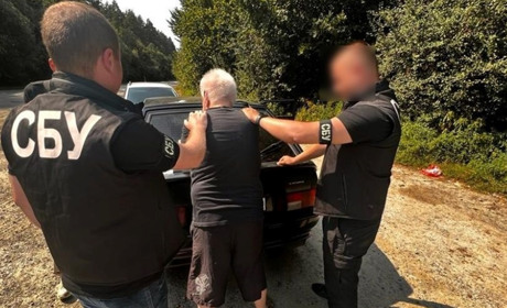 На колаборанта зі Славути, який ставив коригувальні маячки для ракетних ударів агресора, чекає суд