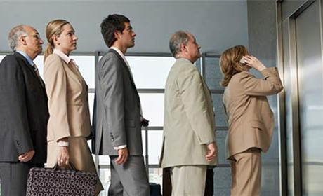 Третя спроба закупівлі пасажирського ліфту для будівлі НМР: чому відмінили попередній тендер