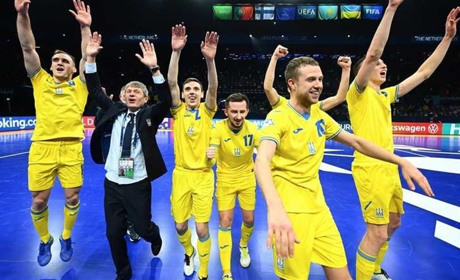 Збірна України з футзалу після феноменальної перемоги заспівала «Червону руту» (відео)