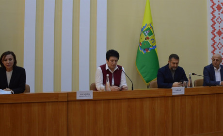 У Сватовому офіційно представили нового голову райдержадміністрації: як це було